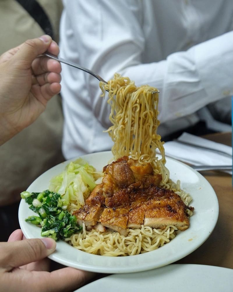 「蘭芳園」香港中環｜美食探索，手打檸檬茶新寵LINLEE，濃郁蔥油雞扒香氣誘人！