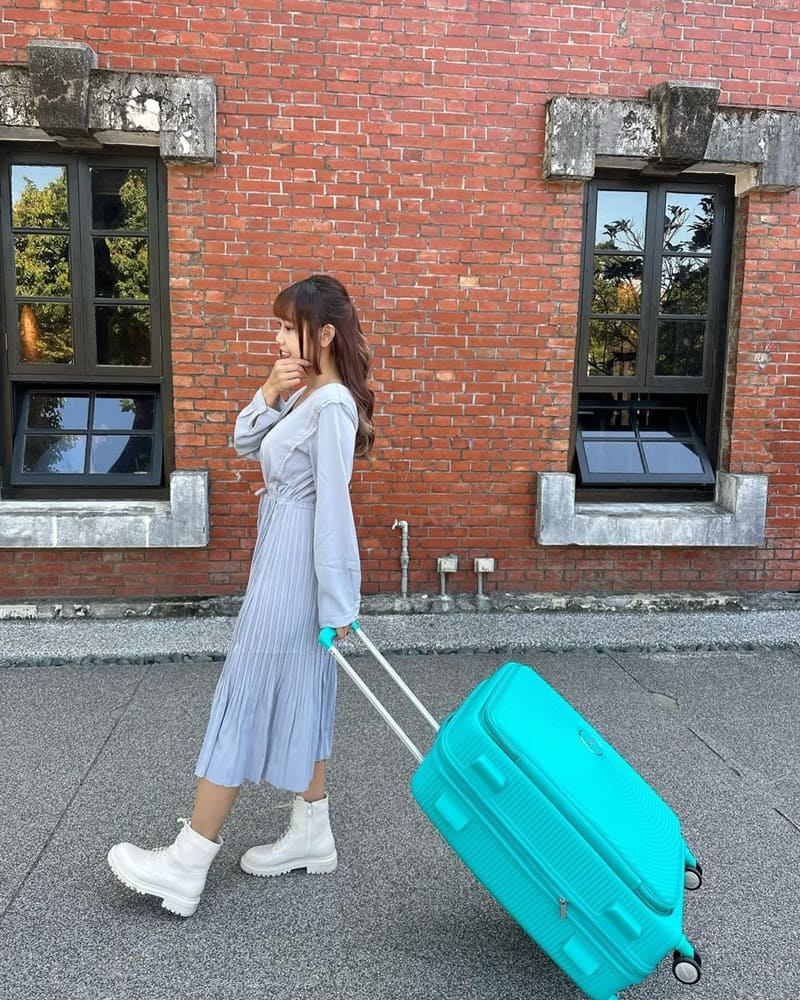 「CURIO美國旅行者行李箱」輕巧時尚，多功能分層，獨特上掀式設計，讓旅行更輕鬆愜意！