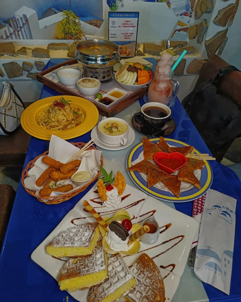 「白圍牆地中海景觀咖啡」桃園龍潭夜景餐廳、地中海風情、令人陶醉的用餐體驗！