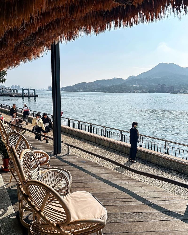 「水灣餐廳」淡水優雅峇里島風格榕堤店，落地窗河景美食，網美打卡勝地，奶瓶推薦！