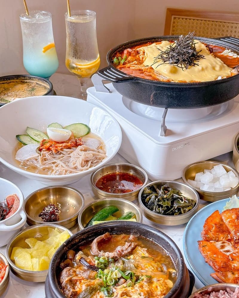 「無理WULI」台中韓式饗宴隱世美味｜驚艷裝潢、親子友善、起司瀑布鍋、多重美味任選！
