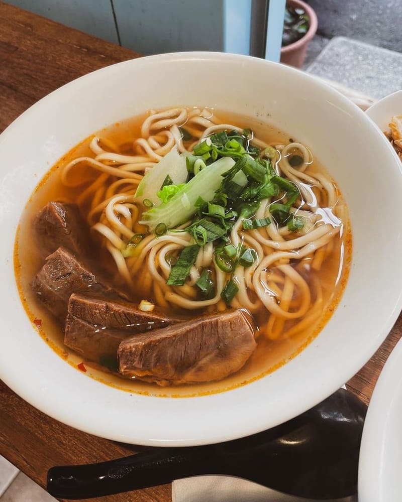 「怒騾子牛肉麵」台中東勢必訪｜牛肉麵勝地、濃郁湯頭、肉質口感讓人驚豔！