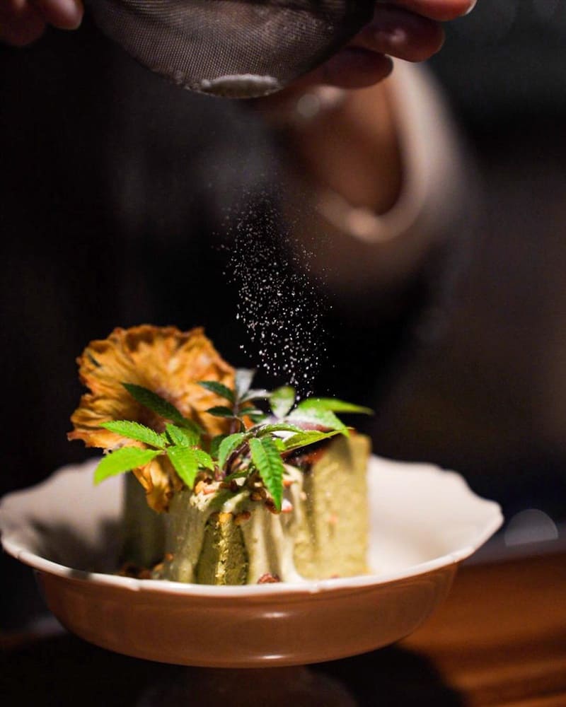 「露室茶館」嘉義西區茶店，懷舊瓦舍風情，極致茶香誘人，悠然品味風靡明太子鮮蝦義大利麵，品味尊榮！