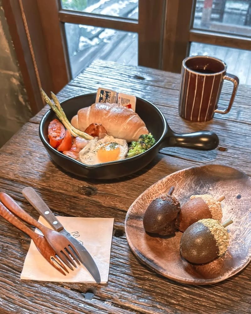「도토리𝑫𝒐𝒕𝒐𝒓𝒊」首爾龍山店新開幕！宮崎駿風主題咖啡廳、童趣可愛、美味佳餚！