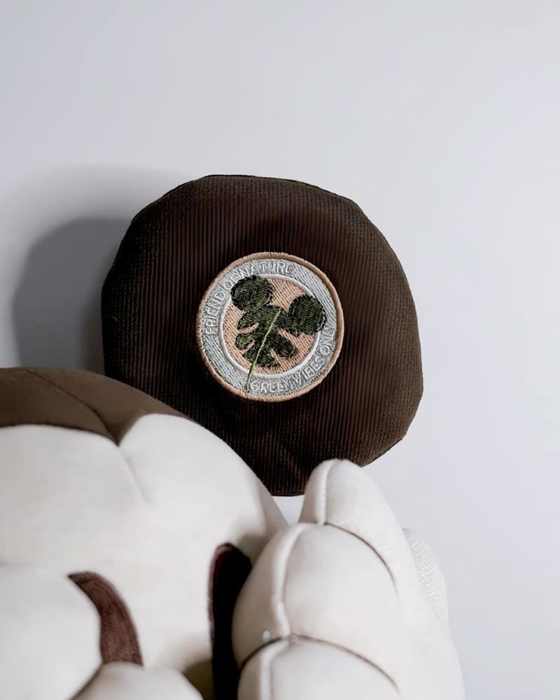 「黑標永續米奇玩偶」Hola聯名迪士尼！限定米奇標章、響應綠色環保、磁吸設計！
