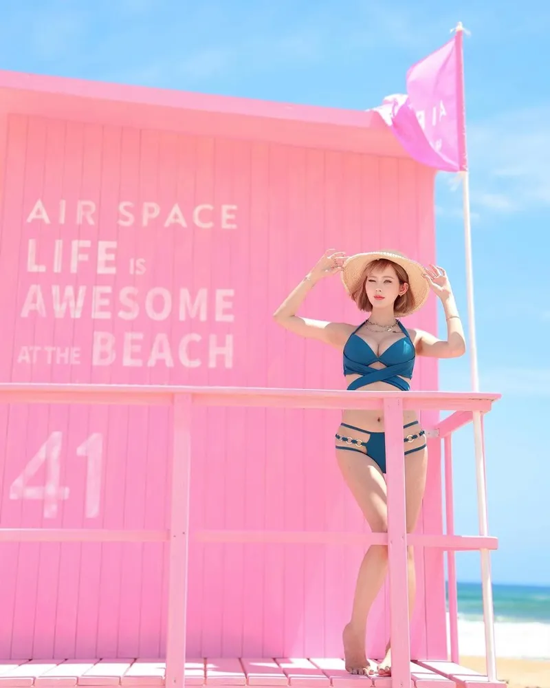 「AIR SPACE福隆沙灘」粉紅夢幻！限定PINK BEACH泳裝、讓你成為夏日California Girl！