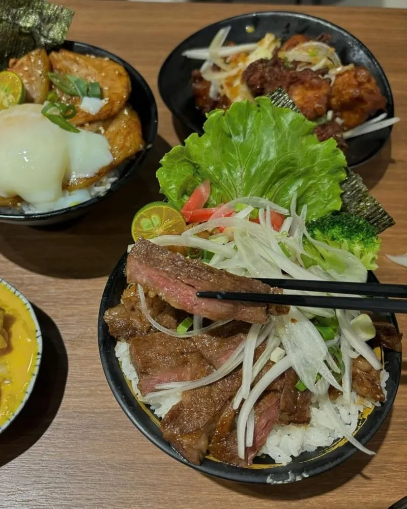 「牛丁次郎坊」台南新營好吃丼飯專賣店、滿滿肉片、高CP分量足、免費霜淇淋吃到飽！
