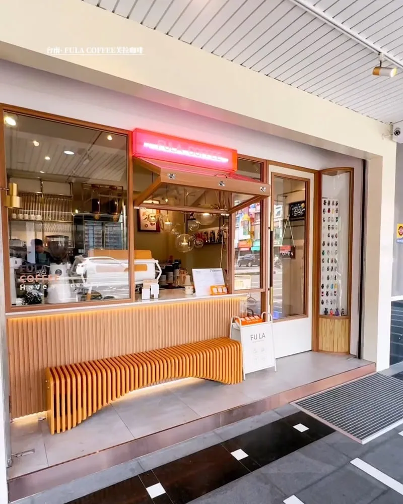 「FULA COFFEE芙拉咖啡」台南安平新開幕咖啡廳、巴斯克專賣店、品味藝術與美食！
