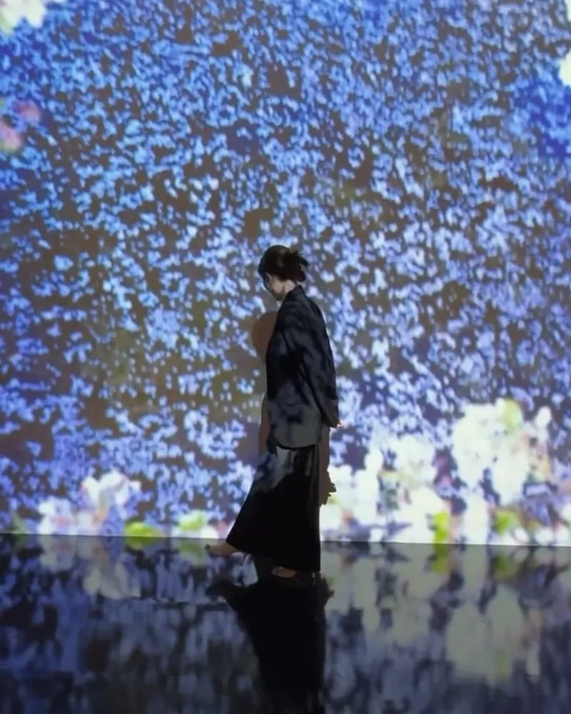 蜷川實花「瞬間的永恆」台北新光三越攝影藝術展！首次3D裸視作品、沉浸式光影之美！
