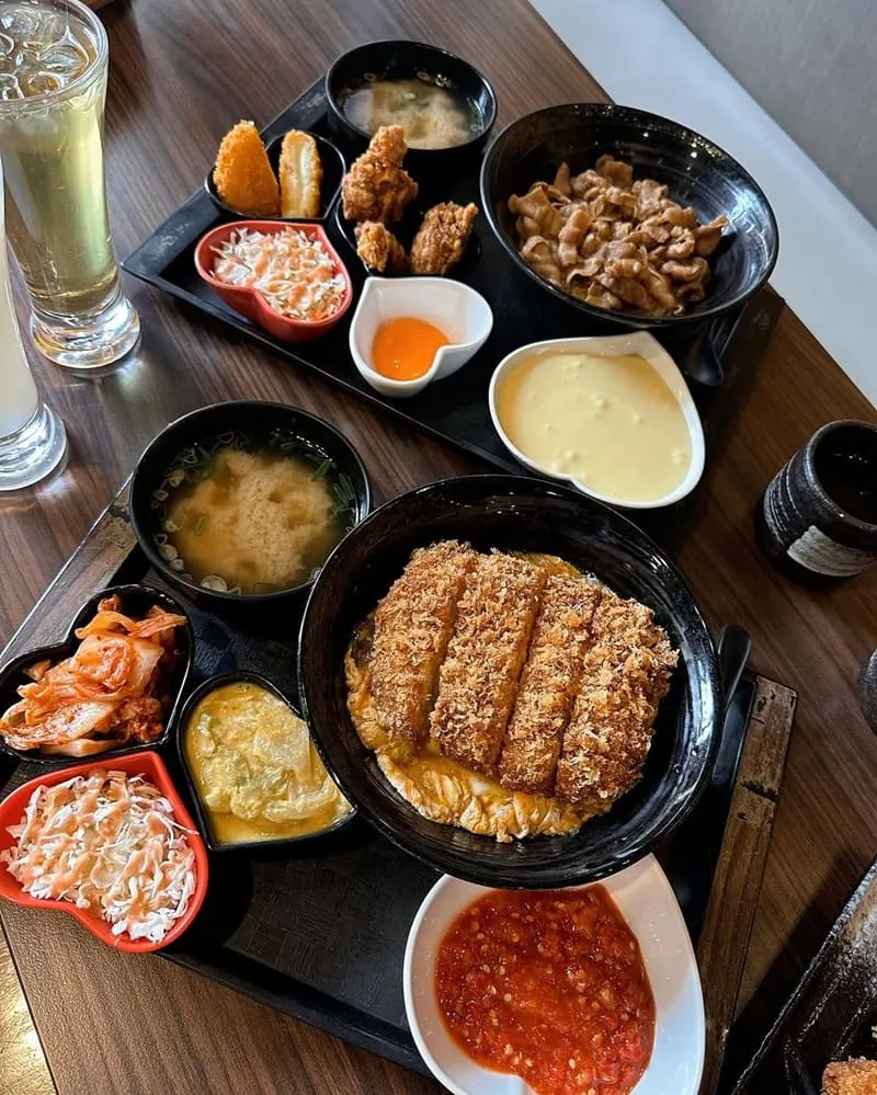 「新丼」台北大同區日式丼飯、簡單木式裝潢、熱門起司熔岩丼、高CP魅力享受！
