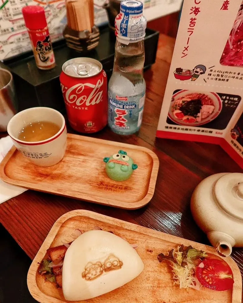 「Ojisan Ramen大叔拉麵」聯名Sanrio Hangyodon！限定水怪主題餐點、主打雞白湯！